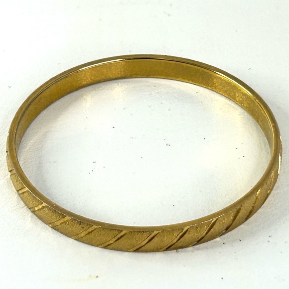 Monet Brushed & Shiny Gold Tone Bangle Vintage - Picture 6 of 10
